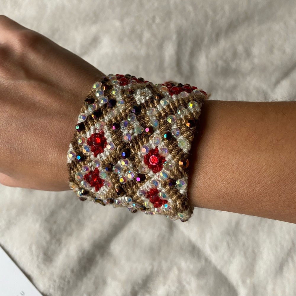 Handmade single thread bracelet with crystals - Picture 2 of 4